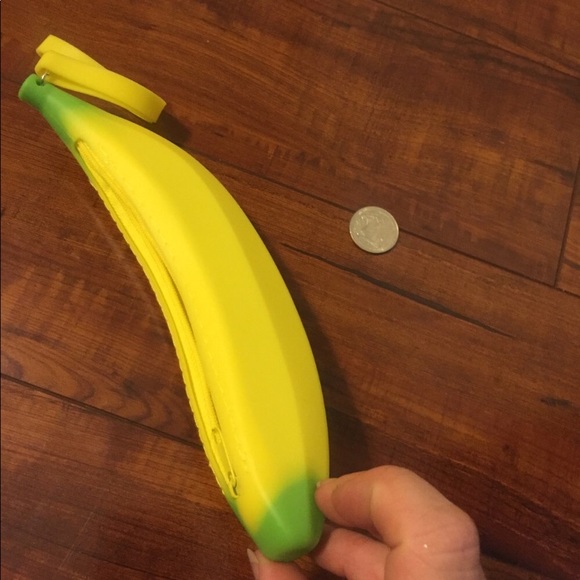 🍌 Last one!🍌 Super cute banana zipper pouch - Picture 8 of 8